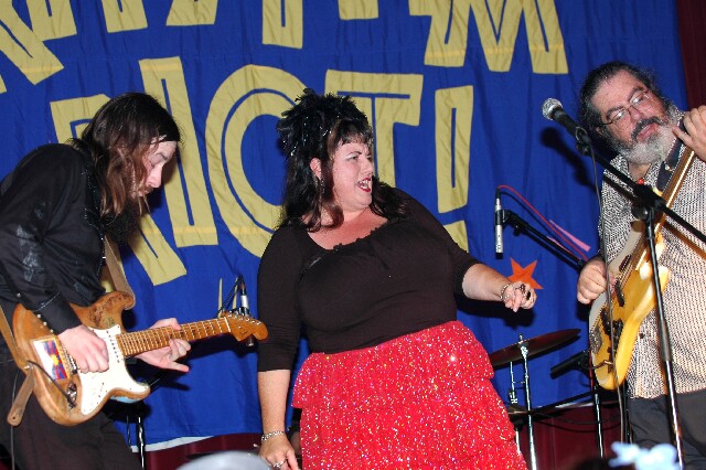 min 2005 11 25 riot 309